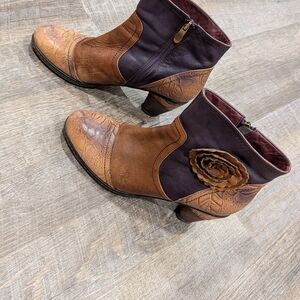 L'ATISTE Brown and Purple Floral Ankle Boots